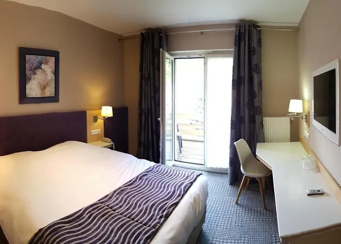 Les Remparts Otel 3*